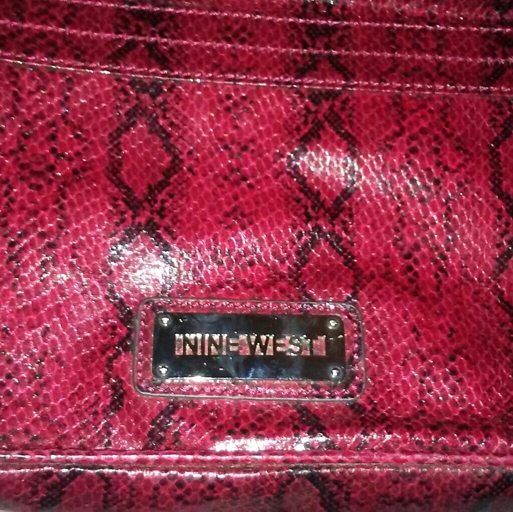 SOLD ... NINE WEST MAKE UP NAG